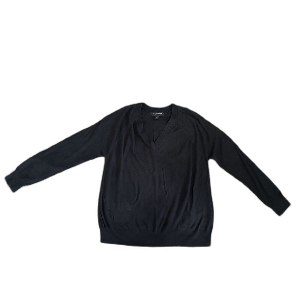 Banana Republic black long-sleeve knit v neck pullover sweater L